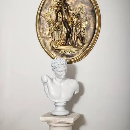 Baroque Au Pied De La Cathedrale *